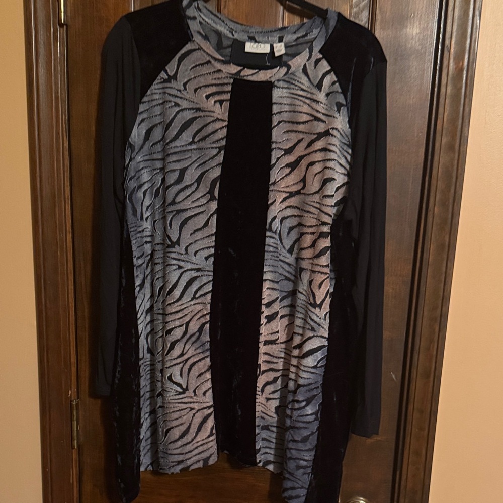 LOGO by Lori Goldstein Zebra Print Long Sleeve Top